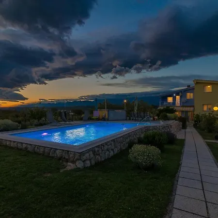 2000 Sqm Fully Fenced Estate, House Nika Dom wakacyjny