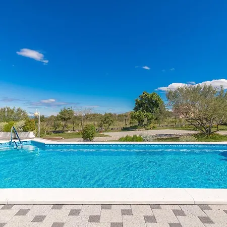 Ferienhaus 2000 Sqm Fully Fenced Estate, House Nika *