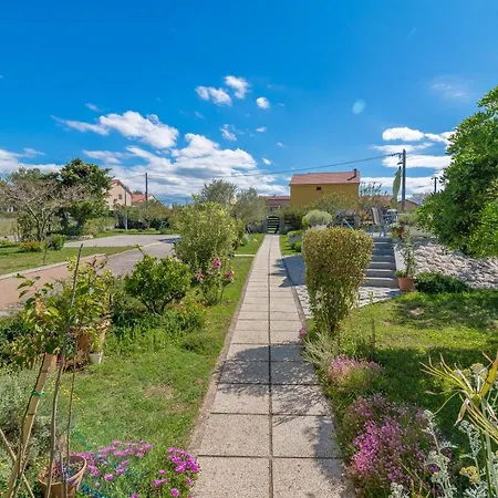 2000 Sqm Fully Fenced Estate, House Nika Dom wakacyjny