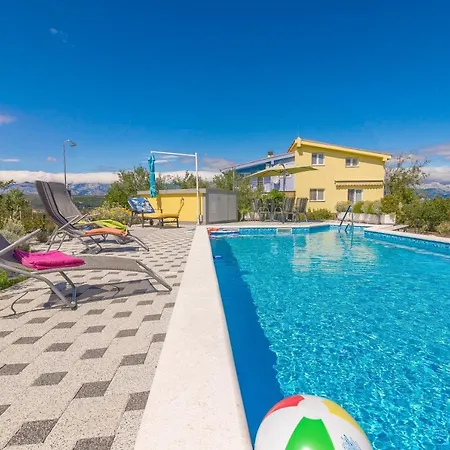 Dom wakacyjny 2000 Sqm Fully Fenced Estate, House Nika
