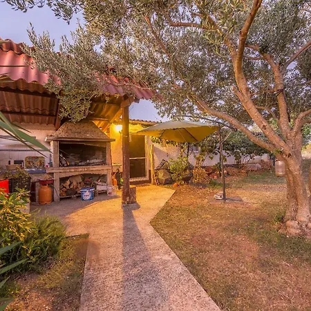 Dom wakacyjny 2000 Sqm Fully Fenced Estate, House Nika *