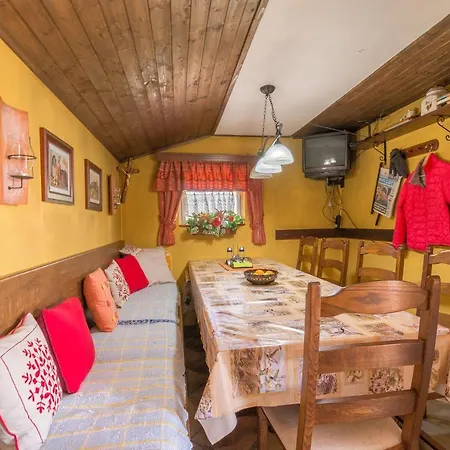 2000 Sqm Fully Fenced Estate, House Nika