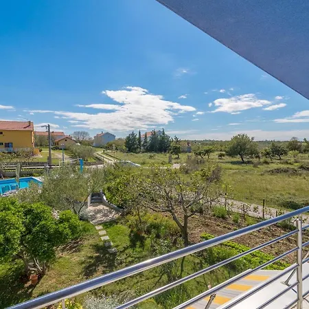 Dom wakacyjny 2000 Sqm Fully Fenced Estate, House Nika Posedarje