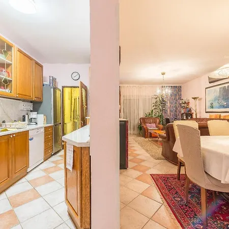 Dom wakacyjny 2000 Sqm Fully Fenced Estate, House Nika *