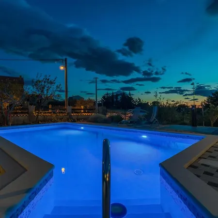 2000 Sqm Fully Fenced Estate, House Nika *