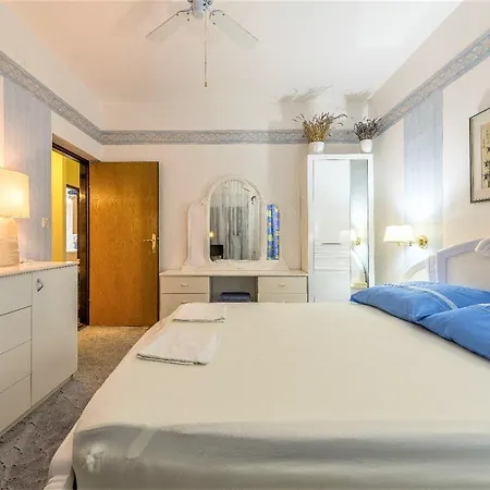 Casa vacanze 2000 Sqm Fully Fenced Estate, House Nika